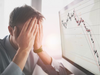 Hàng trăm mã nằm sàn, thị trường lao dốc